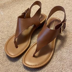 NWOT Tommy Hilfiger Sandals 8.5